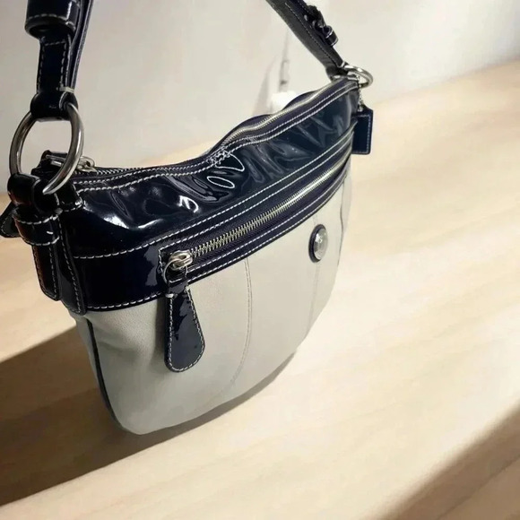 COACH Laura Hobo Bag Navy/cream - Picture 4 of 16